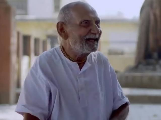 பத்மஸ்ரீ விருது பெற்ற 128 வயதான. யோகா பாபா சிவானந்த்  காலமானார்  :