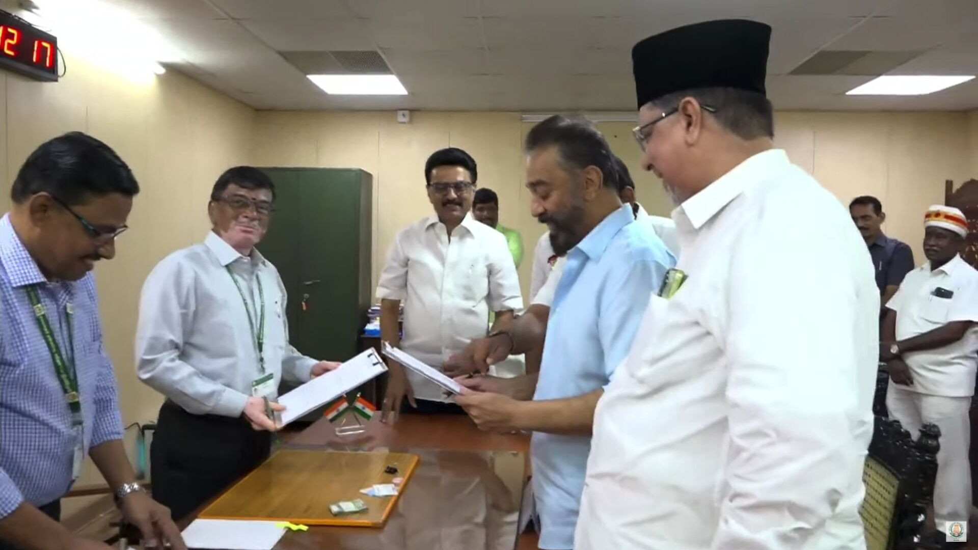 வேட்புமனுத் தாக்கல் செய்தார்..! மநீம தலைவர் கமல்ஹாசன்..!