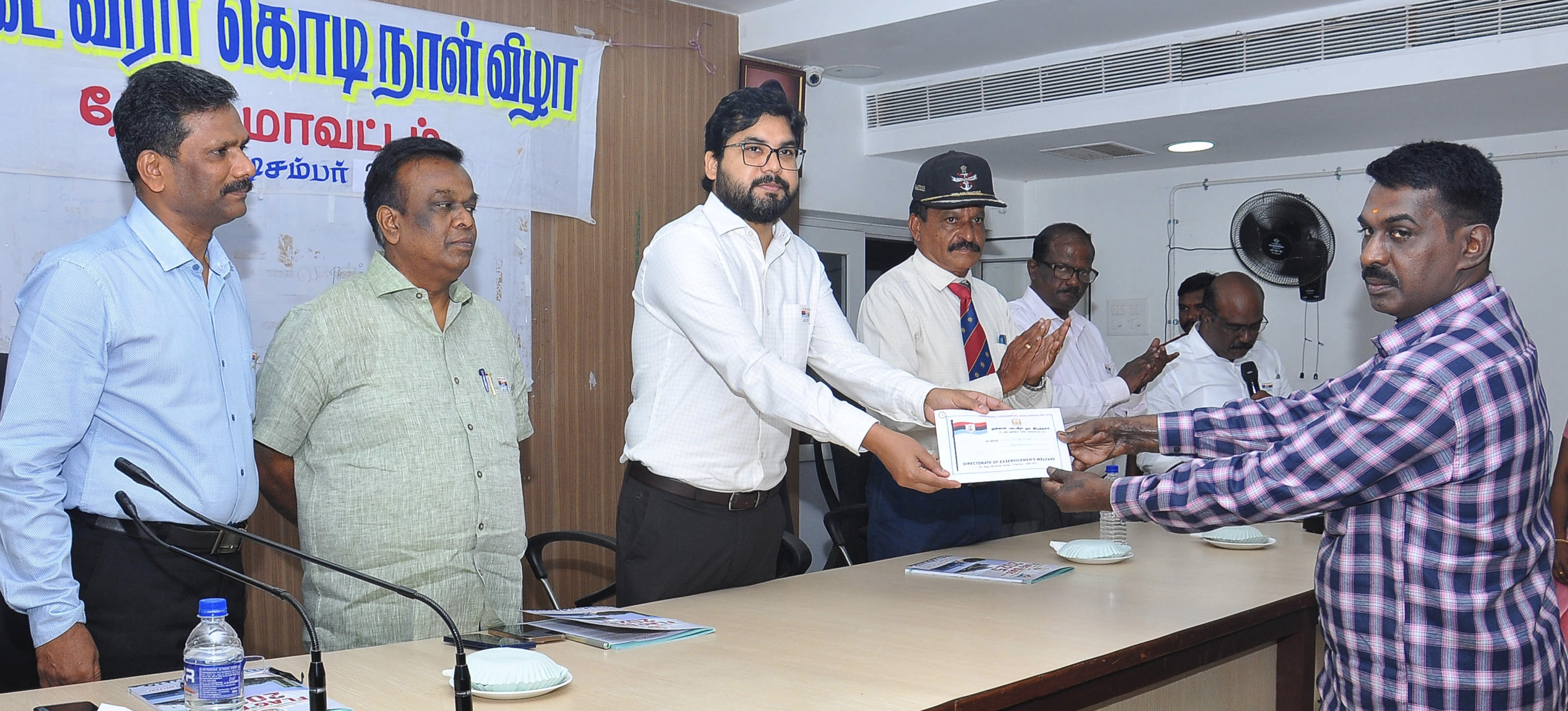 முப்படை வீரர் கொடி நாளில் நலத்திட்ட உதவிகள் வழங்கிய தேனீ கலெக்டர்...!!!