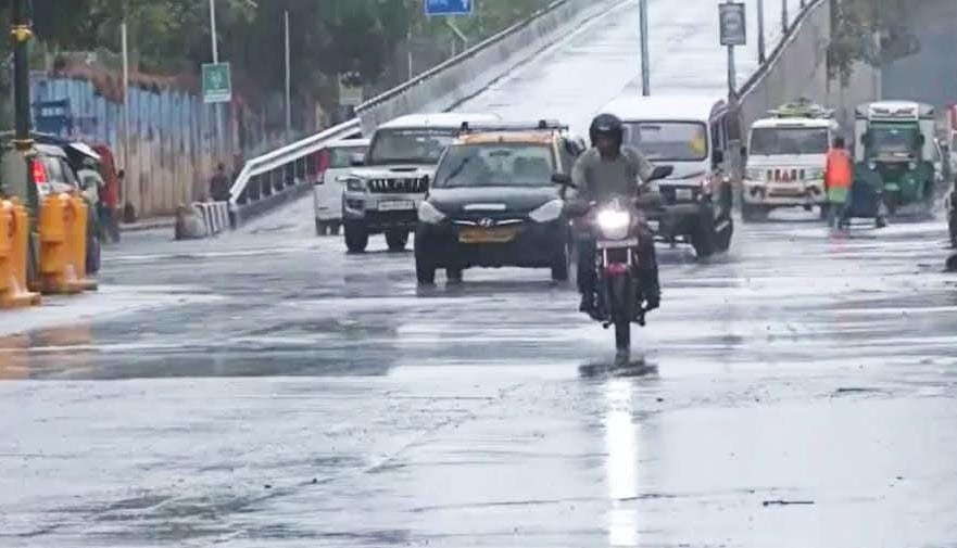 எச்சரிக்கை...! அடுத்த 3 மணி நேரத்தில் 17 மாவட்டங்களில் மழைக்கு வாய்ப்பு...! 