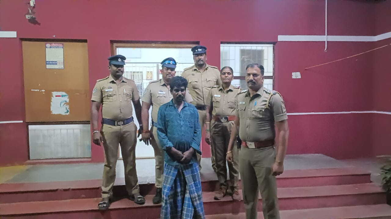 பிரபல ரவுடி கைது...!!!