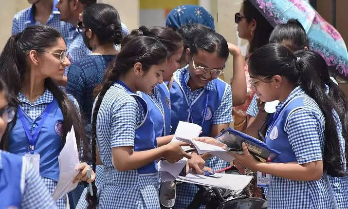 சிபிஎஸ்இ பிளஸ் 2 முடிவுகள் வெளியீடு...! மாணவிகள் ஆதிக்கம்...!