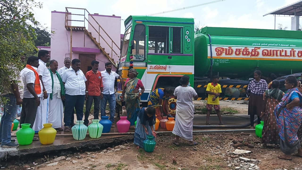 கிராம மக்களுக்கு லாரிகள் மூலம் குடிநீர் ஏற்பாடு செய்த பாஜக...???