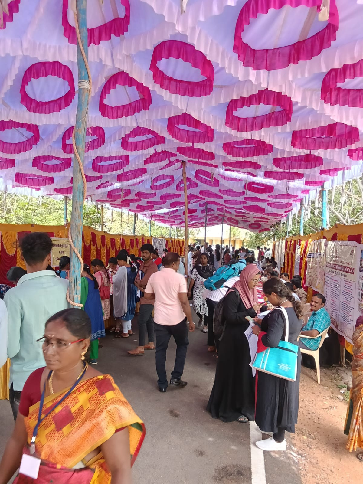 எம்.வி.எம். மகளிர் கலைக்கல்லூரியில்...! மாபெரும் வேலைவாய்ப்பு முகாம்...!