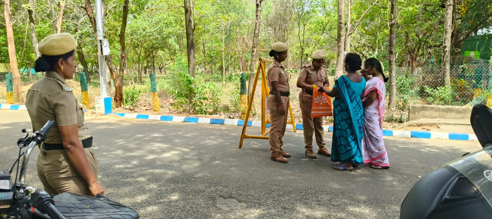 பலத்த பாதுகாப்பு வளையத்திற்குள்...! கலெக்டர் அலுவலகம்...! எதுக்குன்னு தெரியுமா...?