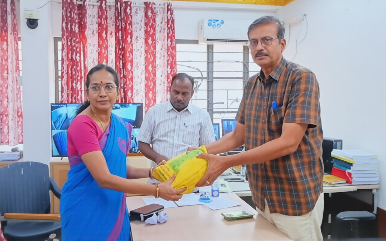 ஒட்டன்சத்திரம் அருகே பரபரப்பு...! ரூ.10 லட்சம் பறிமுதல்...!