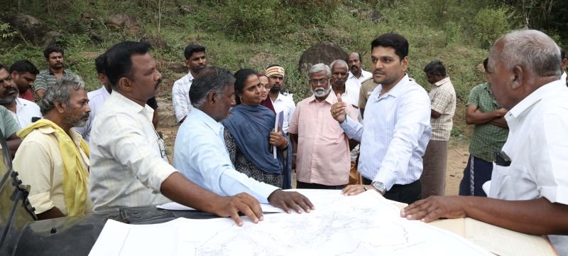 போடி ஒன்றிய பகுதியில் வளர்ச்சி திட்ட பணிகளை கலெக்டர் வைத்தியநாதன் ஆய்வு செய்தார்....!!!"