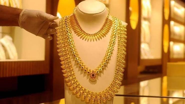 ஆபரண தங்கம் விலை அதிரடி சரிவு:...! குவிந்த மக்கள்...!