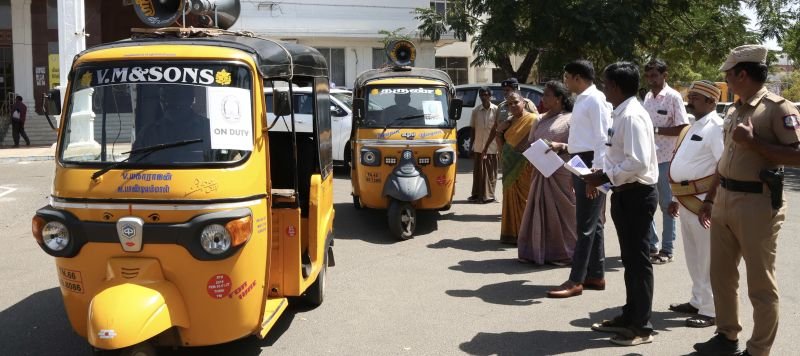 தனியார் துறை வேலை வாய்ப்பு வெளிப்புணர்வு வாகனத்தை கலெக்டர் வைத்தியநாதன் துவக்கி வைத்தார்....!!!!