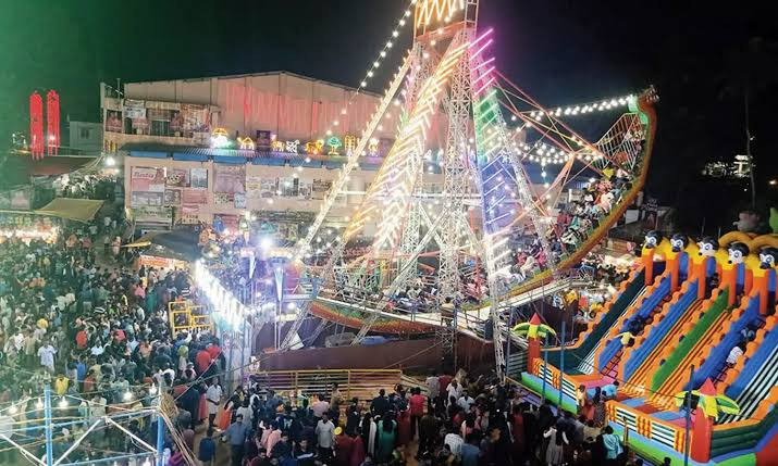 பொருட்காட்சியில் ஆபாச நடனம்...! 7 பேர் மீது வழக்குப்பதிவு..!