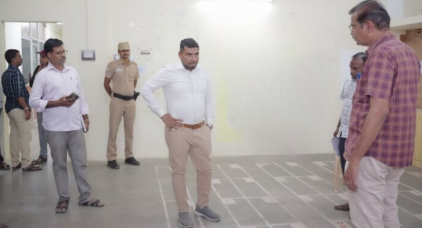 திண்டுக்கல் கலெக்டர் சரவணன் அதிரடி ஆய்வு...! மின்னணு வாக்குப்பதிவு இயந்திரங்கள்...!