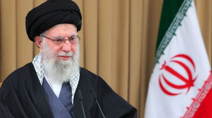 யார் இந்த. கமேனி ?  அமெரிக்கா வெறுத்தது ஏன்?  ஈரான் கொடுத்த குடைச்சல் என்ன? 