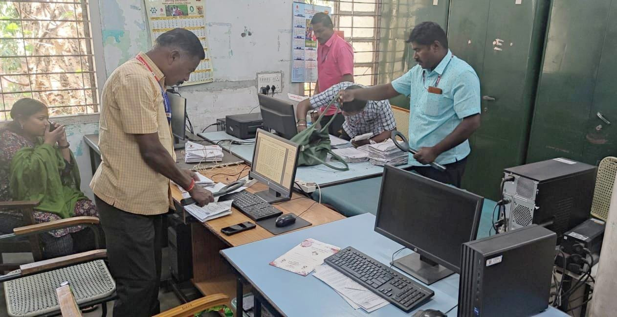 பதறிப்போன ஊழியர்கள்...!பொதுமக்கள் அலறியடித்து ஓட்டம்...!