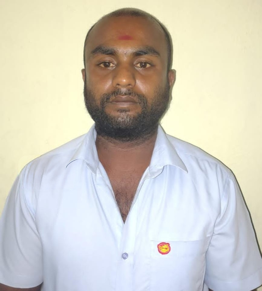 துணிக்கடையில் வேலை !  சைடு பிசினஸ் கஞ்சா விற்பனை - தட்டி தூக்கிய போலீஸ் !! 