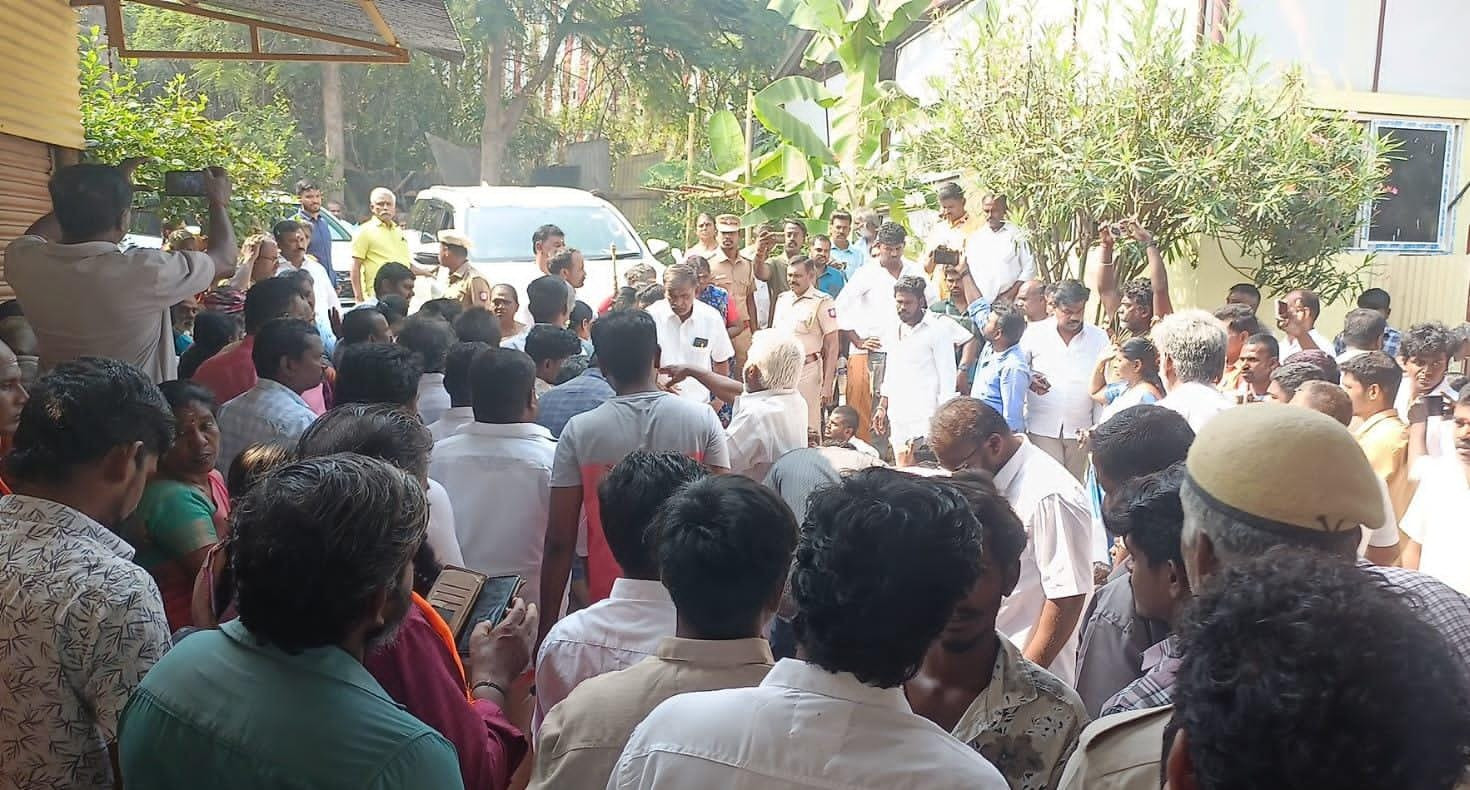 மத்திய அமைச்சர் எல்.முருகன் வாகனம் சிறைபிடிப்பு..! பாஜக தொண்டர்கள் கடும் எதிர்ப்பு...!