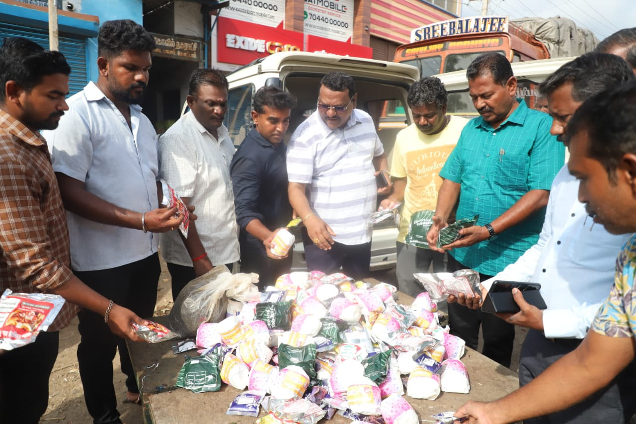 தடை செய்யப்பட்ட புகையிலைப்  பொருட்கள் பறிமுதல் :