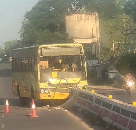 அரசுப் பேருந்து விபத்து...! பதறிப்போன பயணிகள்...! பெரும் பரபரப்பு....!