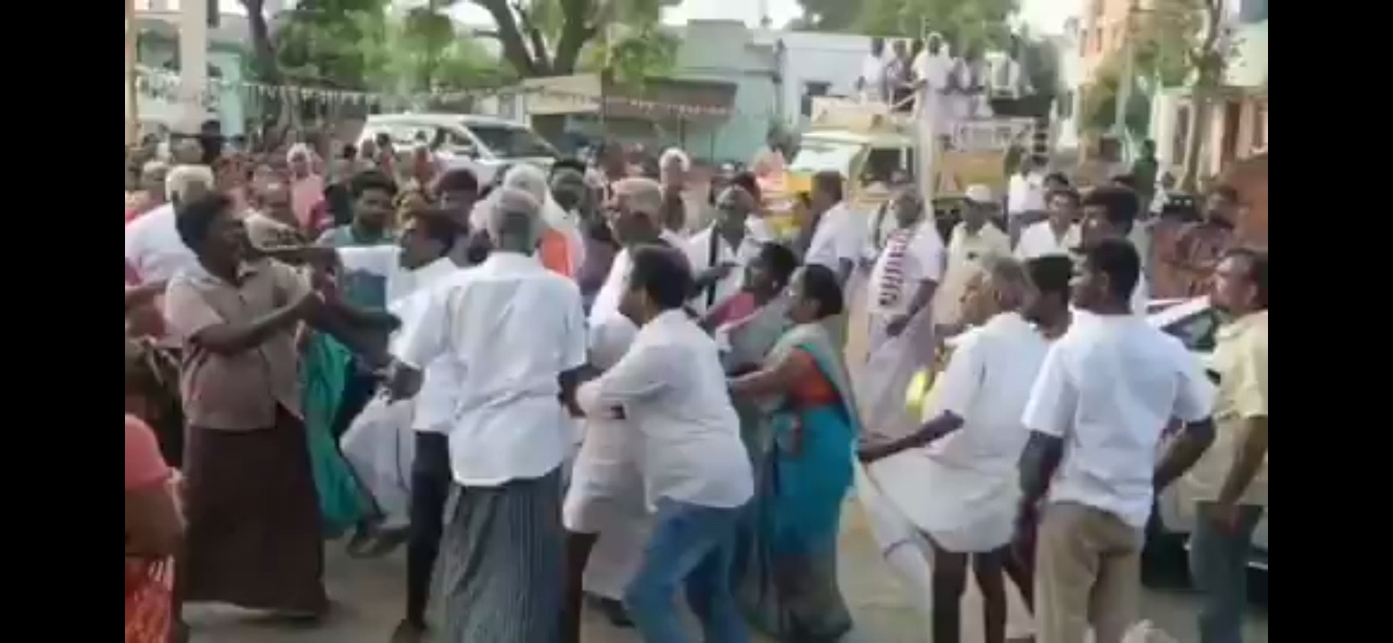 கேள்வி கேட்ட மக்கள் மீது தாக்குதல்...! அதிமுக வேட்பாளர் பிரச்சாரத்தில் வன்முறை...! 