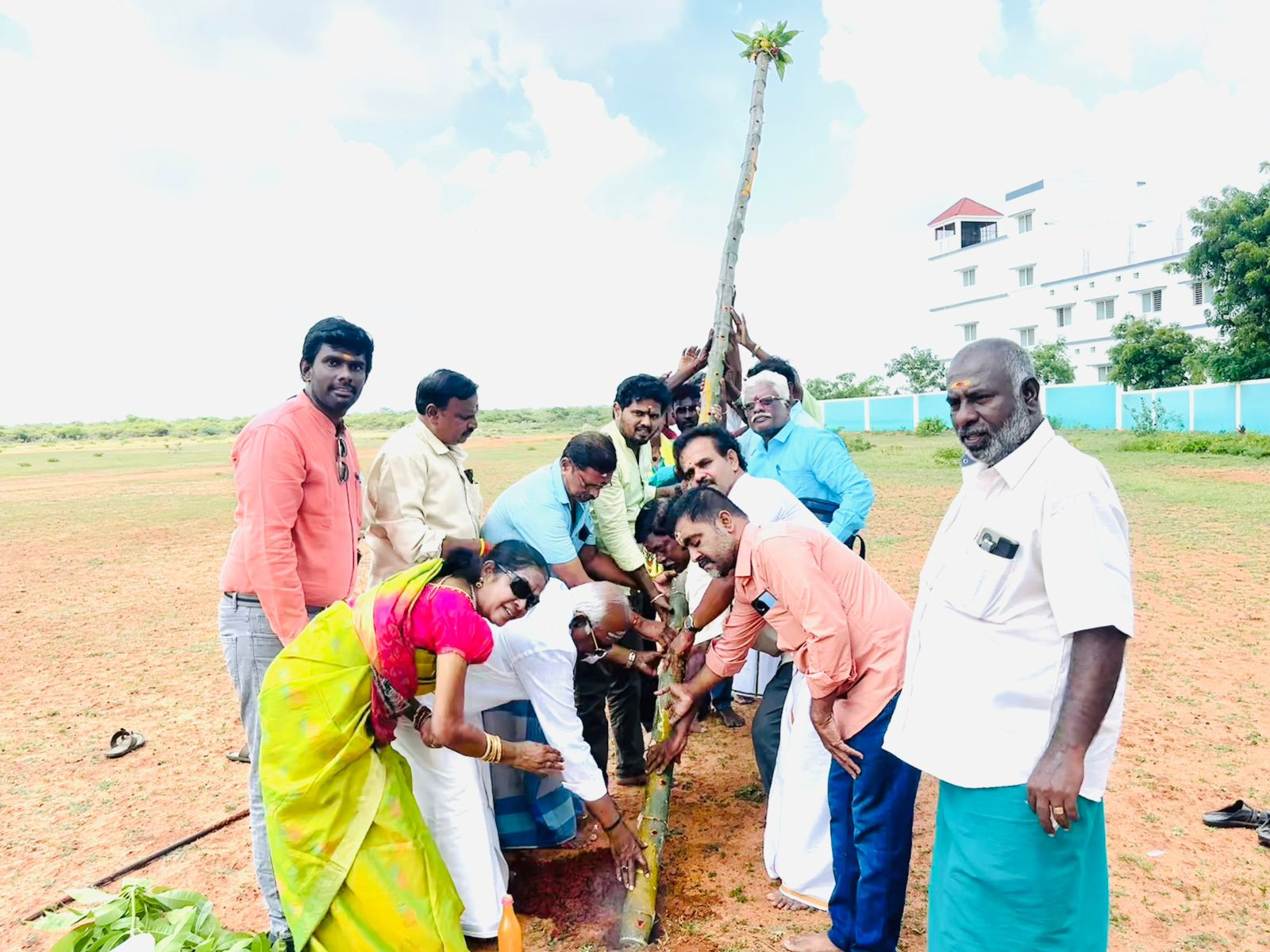 அனைத்திந்திய முதலியார் பிள்ளைமார் அமைப்பு (எய்ம்பா)  சார்பில் வ.உ.சி., நினைவு நாளில்  ஓட்டப்பிடாரத்தில் குருபூஜை    ★ தலைவர் 'ஓம் சக்தி' ராமச்சந்திரன் தகவல்