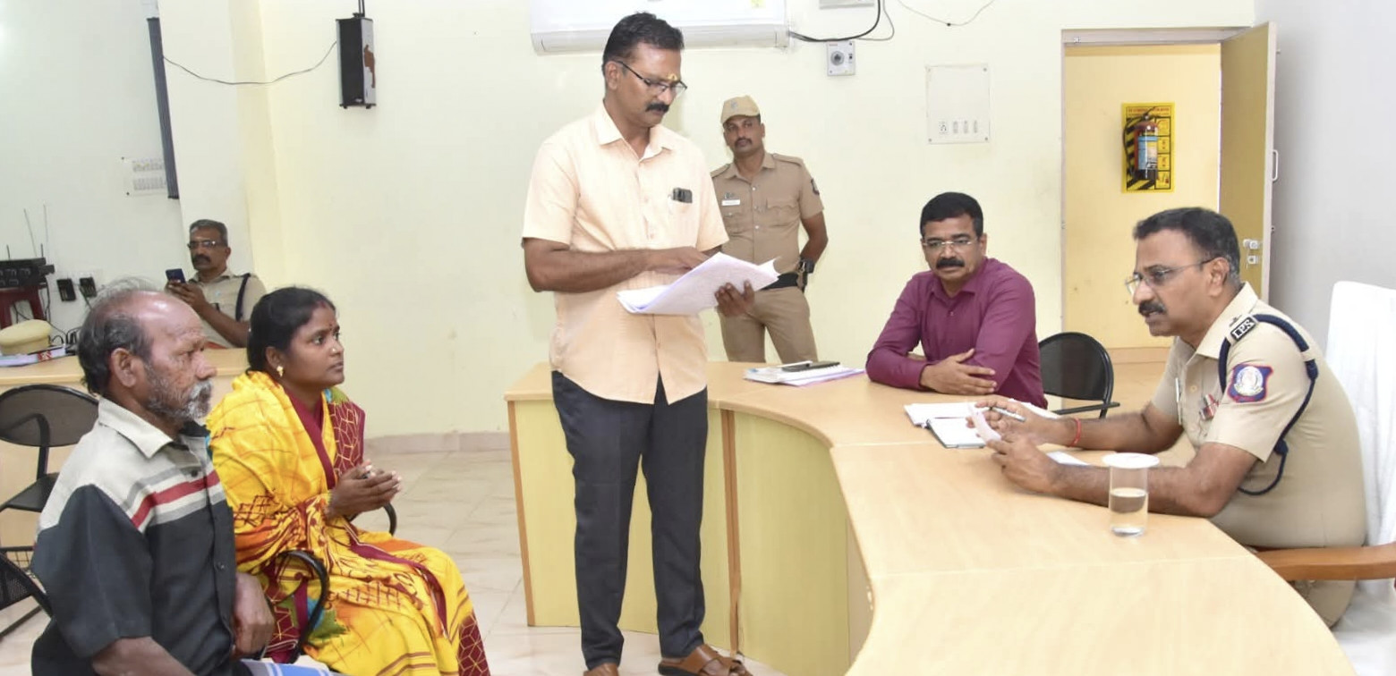 மாவட்ட காவல் கண்காணிப்பாளர் தலைமையில் பெட்டிஷன் மேளா....!!!!