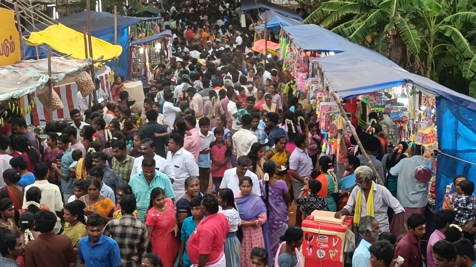ஆண்கள் மட்டுமே பங்கேற்கும் கோட்டை கருப்பண்ணசாமி..! 2,000 ஆடுகள் பலி..!