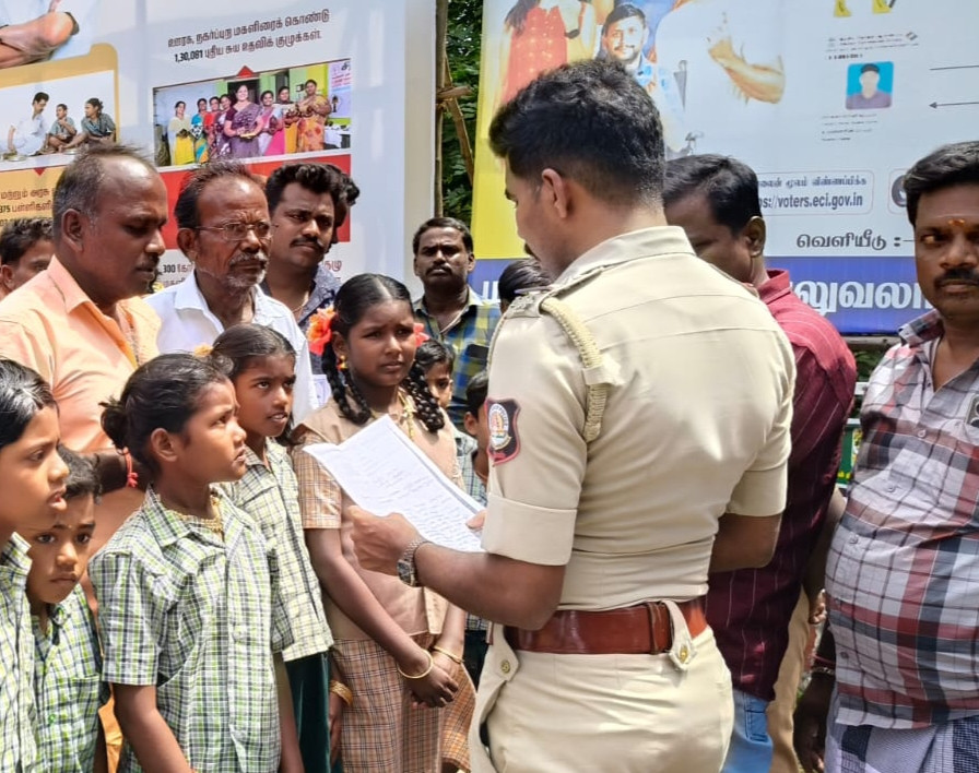 ஆக்கிரமிப்பை அகற்ற வேண்டும்...! கலெக்டரிடம் புகார் மனு...!