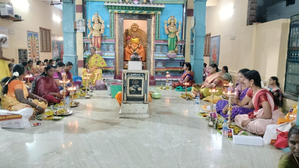 மழை வேண்டி சுமங்கலி மற்றும் கன்னி பெண்கள் குத்து விளக்கு பூஜை...!!!!