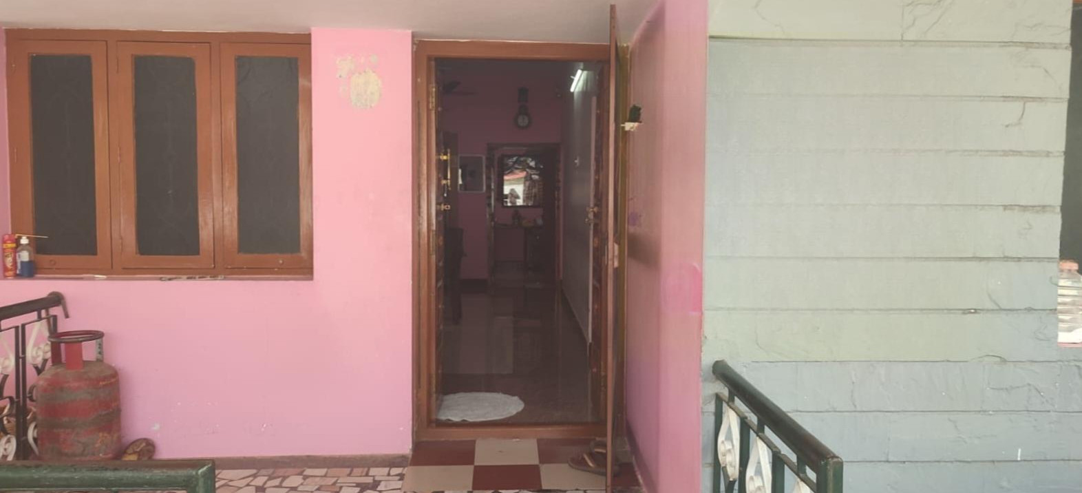 ஓய்வு பெற்ற மின்வாரிய அலுவலர்...! 60 பவுன் நகை, கார்...! எஸ்.பி. அதிரடி விசாரணை..!