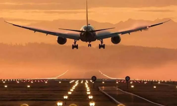 தரையிறங்க முடியாமல் வட்டமடித்த விமானங்கள்..! சென்னையில் பரபரப்பு...!