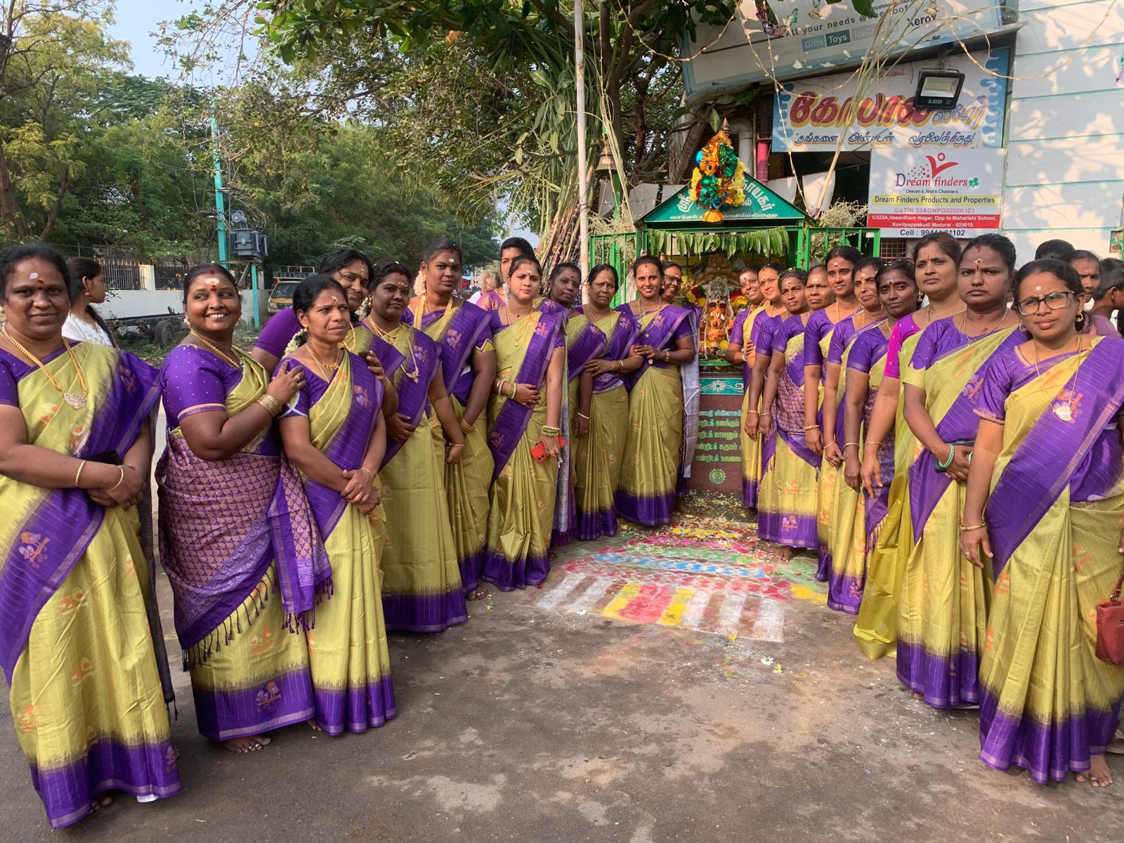 மதுரை கோவில் பாப்பாகுடி வசந்தம் நகரில் பொங்கல் விழா ....!!!!!