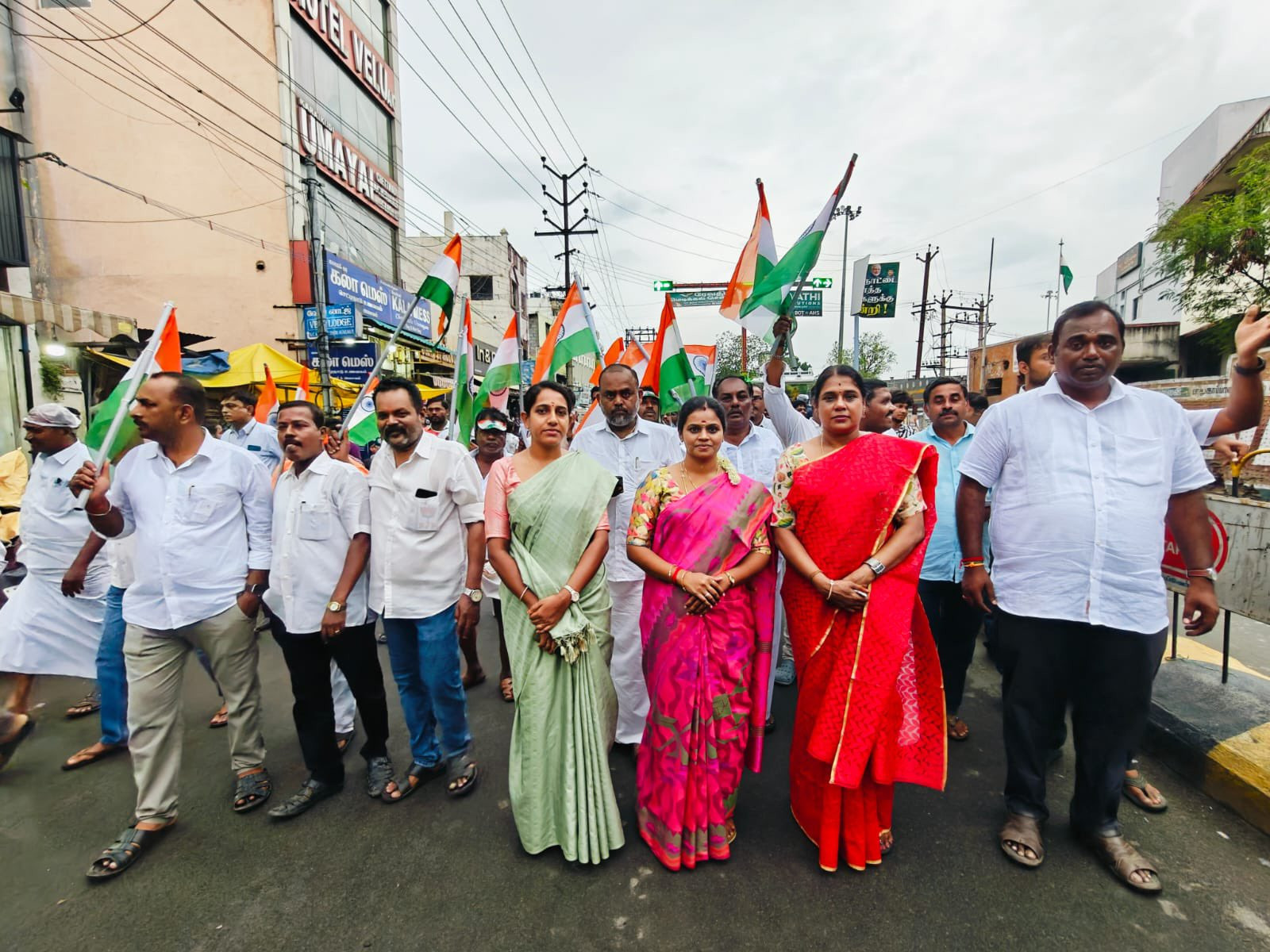 பாஜக பேரணியில் பங்கேற்பு...! காவலர்களுக்கு அதிரடி இடமாற்றம்...!