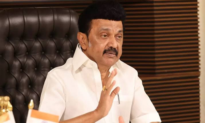 உலகின் 7 சிகரங்கள்....! சாதனை பெண்ணுக்கு....! முதல்வர் பாராட்டு....!