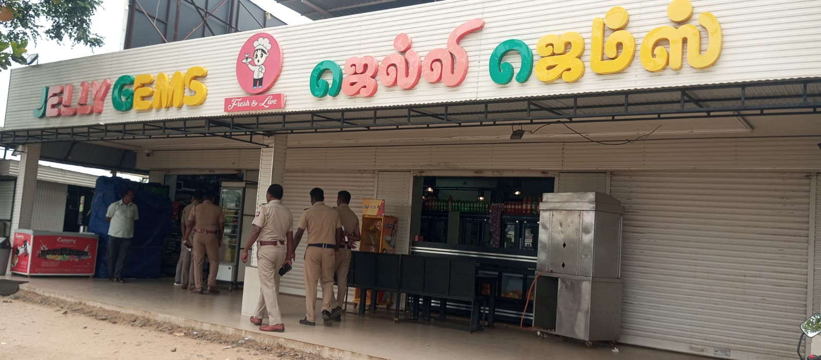₹62,000 (ம) சிசிடிவி ஹார்ட் டிஸ்க் கொள்ளை...! நூதனத் திருட்டு...! தீவிர விசாரணை....!