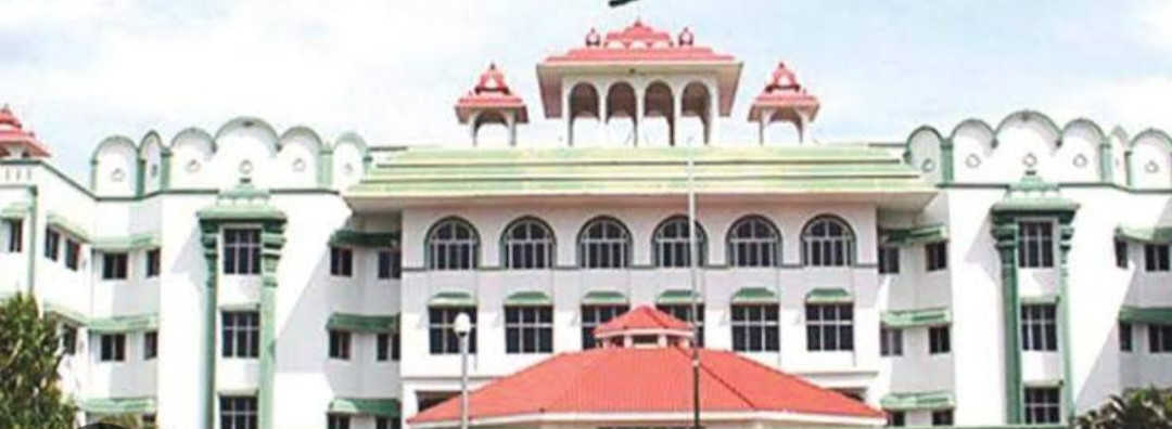 விருதுநகர் பங்கு தந்தை மீது வழக்கு....!!!!  மனுதாரர் உரிமையியல் நீதிமன்றத்தை அணுகி நிவாரணம் பெறலாம்...!!!