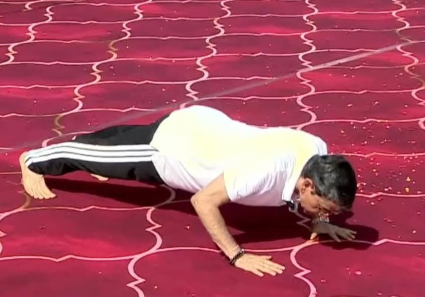 மதுரையில் ஆளுநரின் செயல்...! அனைவரின் கவனத்தையும் ஈர்த்தது...!