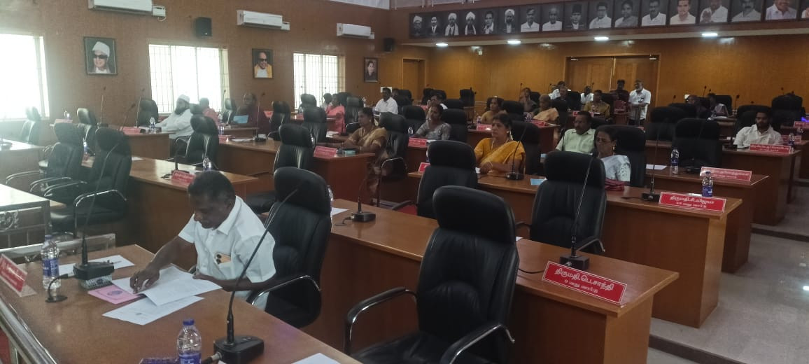 மாநகராட்சி கூட்டத்தில் பரபரப்பு...! உறுப்பினர்களிடையே வாக்குவாதம்..!