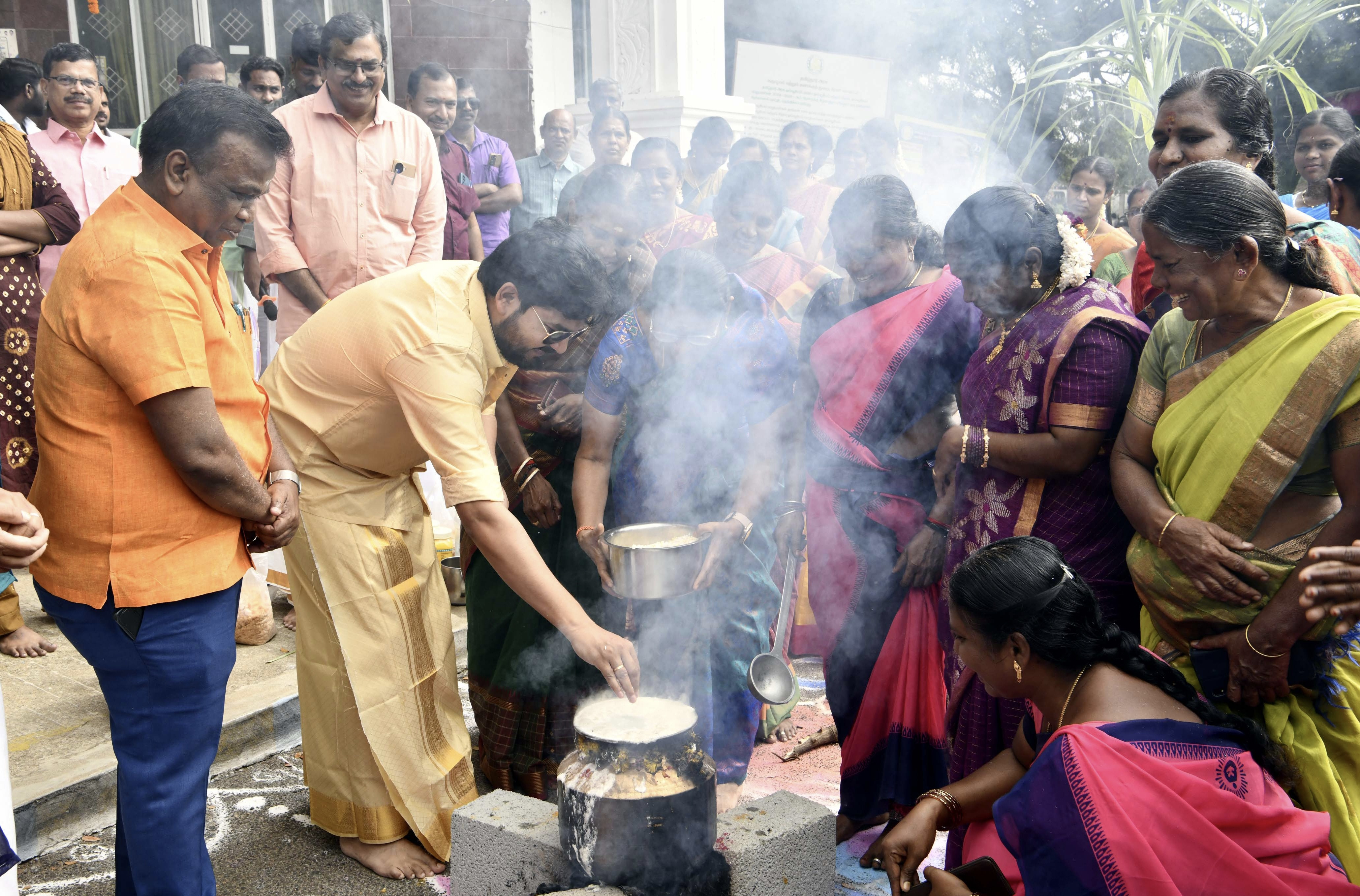 தைப்பொங்கல் திருவிழா பாரம்பரிய விளையாட்டுப் போட்டிகளுடன் கலெக்டர் தலைமையில் கொண்டாடப்பட்டது....!!