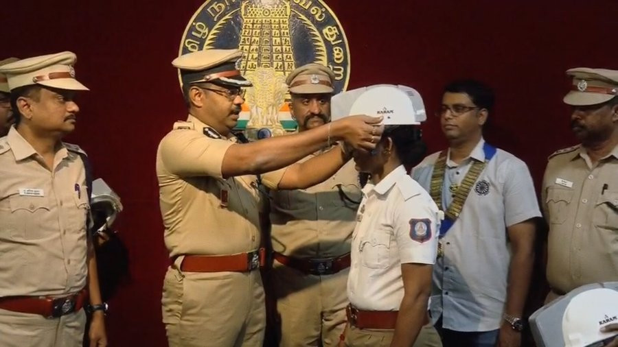 பேட்டரி ஃபேன் ஹெல்மெட்..! காவல் ஆணையர் அறிமுகம்..! அதிக வரவேற்பு...!