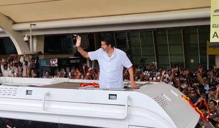 தவெக தலைவர் 'ரோடு ஷோ'...! உற்சாக வரவேற்பு...!