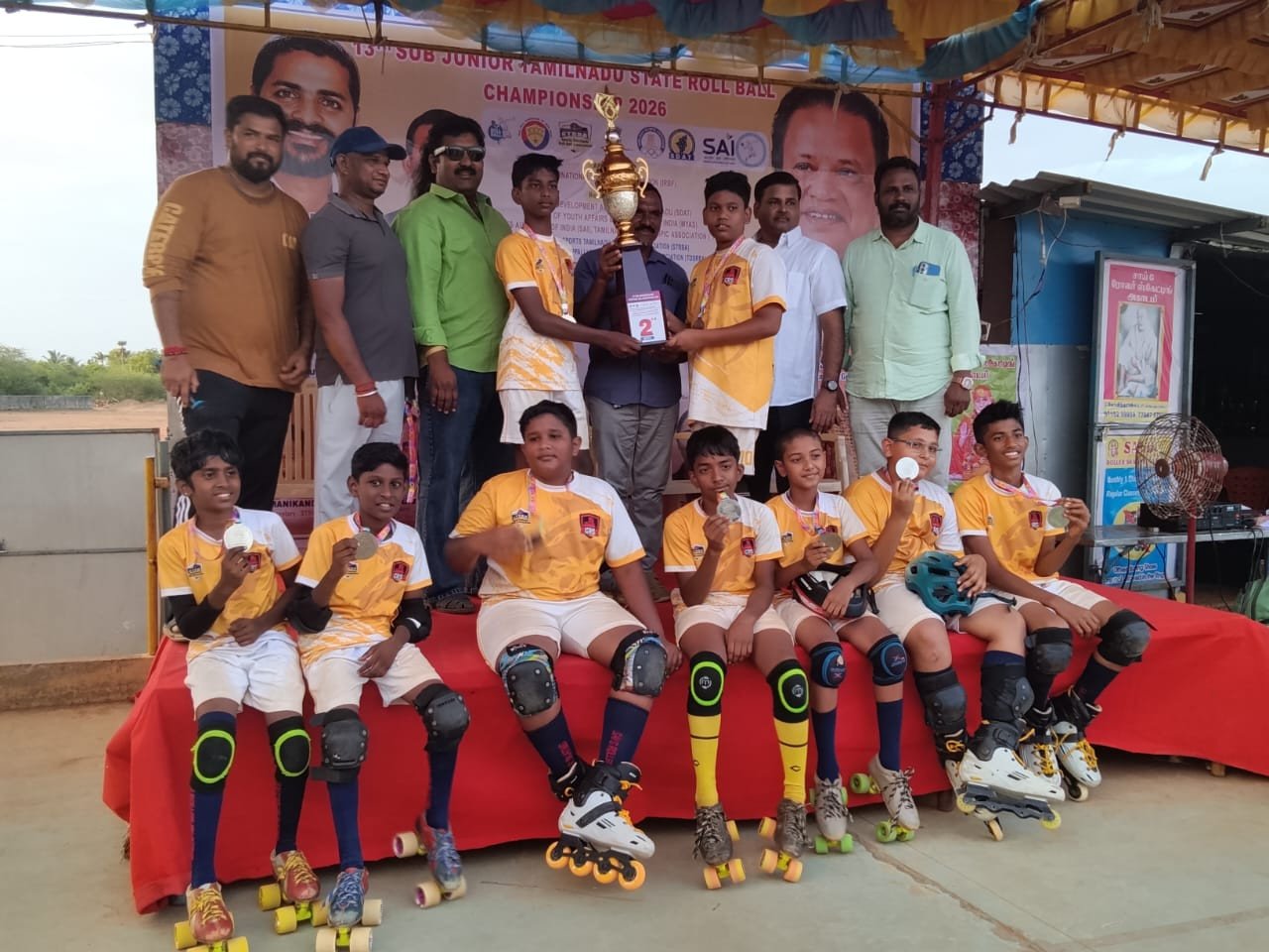 ரோல் பால் போட்டியில் தஞ்சாவூர் வேலம்மாள் பள்ளி மாணவர்கள் வெள்ளிப் பதக்கம்....!!!