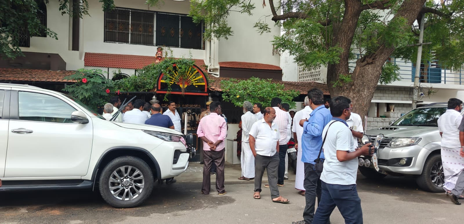 அமைச்சர், சட்டமன்ற உறுப்பினர் வீடுகளில் ரெய்டு...! 