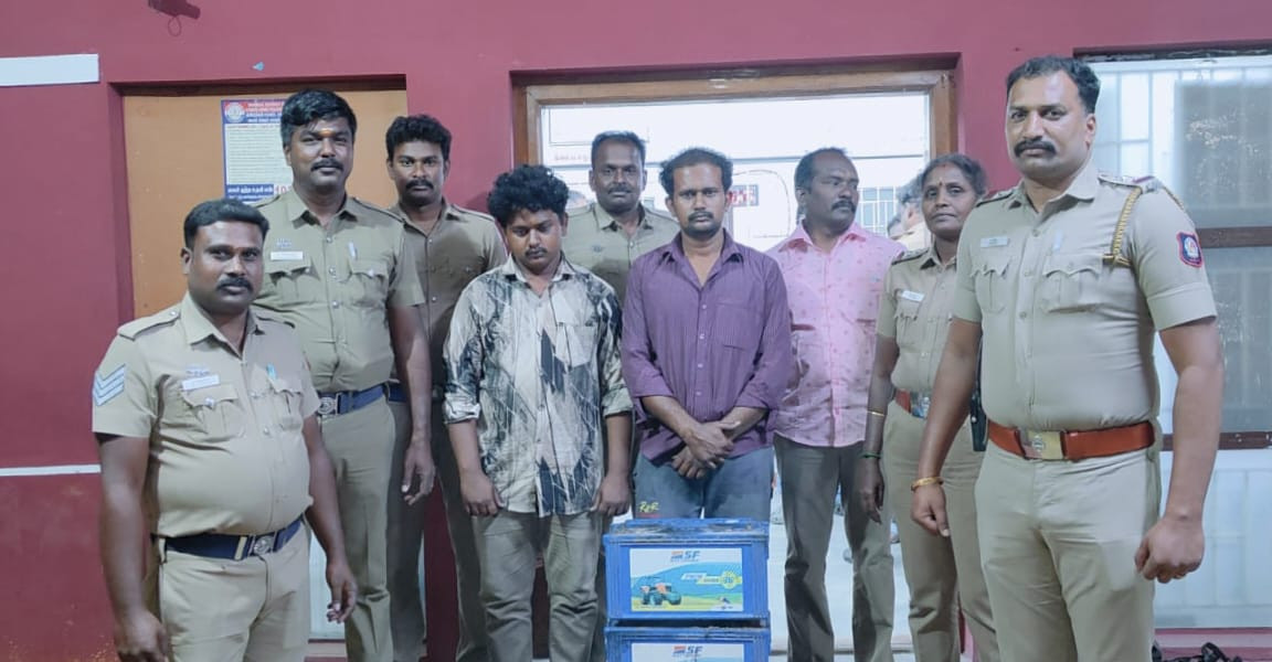 தொடர்ந்து பேட்டரி திருட்டு.....???? இருவரை தூக்கிய போலீஸ்......!!!!?