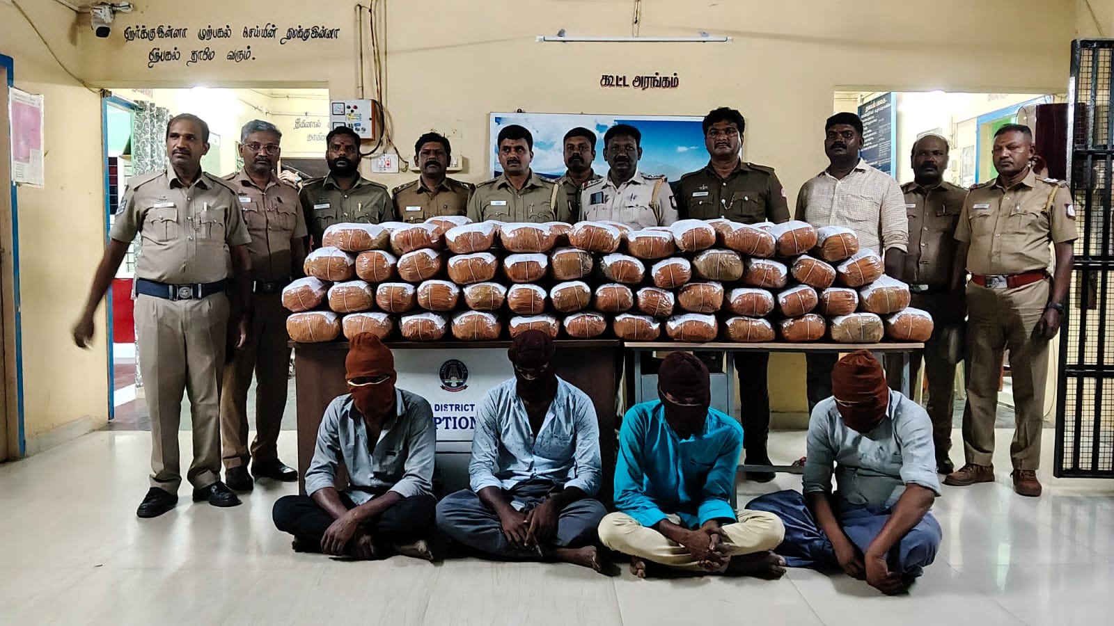 ஒரு கோடி மதிப்பிலான கஞ்சா கடத்தல் - கஞ்சா மற்றும் 2 சொகுசு கார்கள் பறிமுதல், 4 பேர் கைது ! தேனி போலீஸ் அதிரடி !!