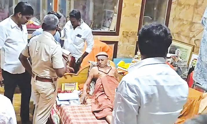 காவல்துறை தீவிர விசாரணை...! பாஜகவினர் மடத்திற்குள் நுழையத் தடை...!