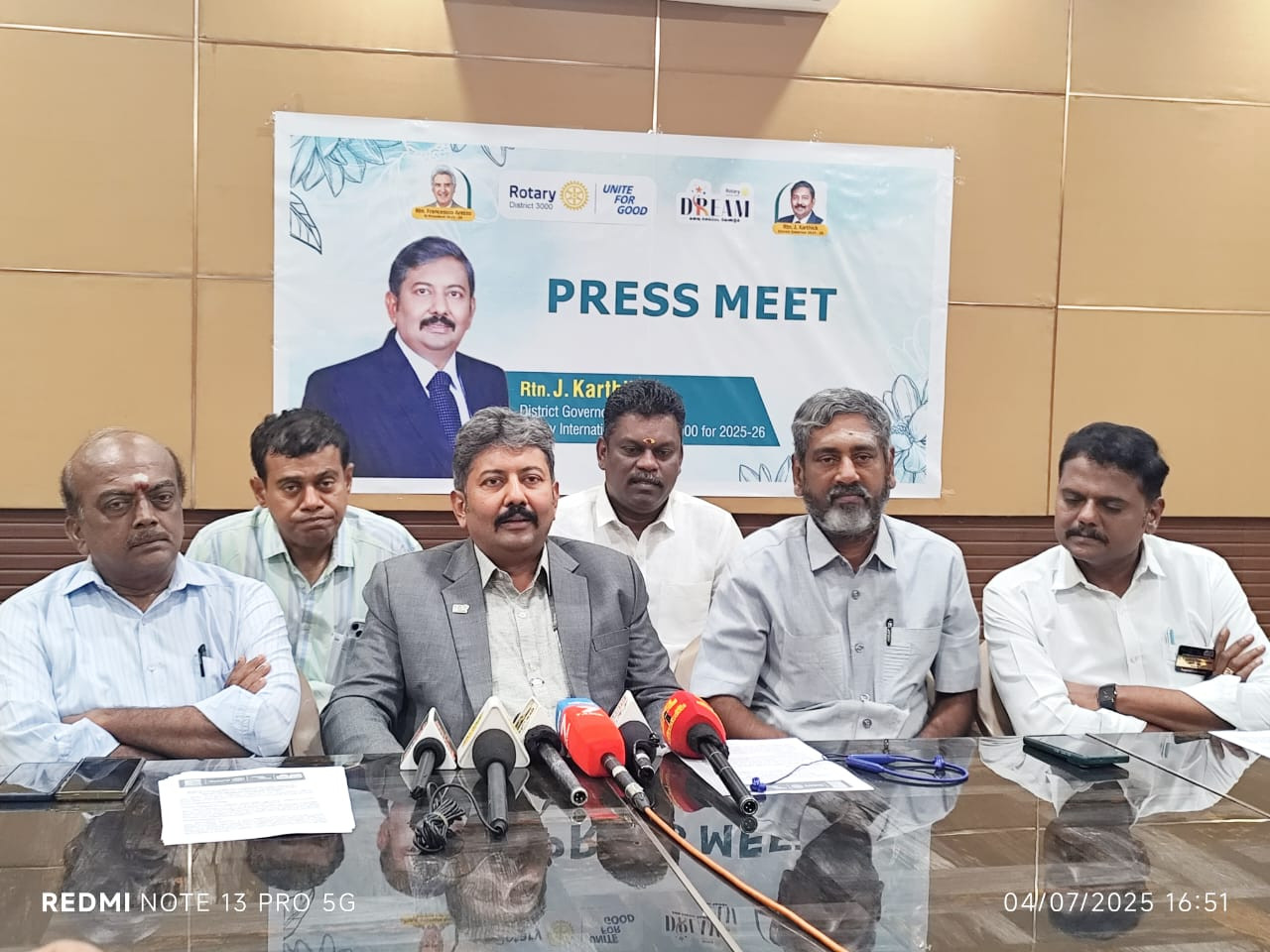ரூ.20 கோடி செலவில் அரசு பள்ளிகளில் நவீன கழிப்பிடம், டிஜிட்டல் வகுப்புகள், வளர் இளம் பெண்களுக்கு கர்ப்பப்பை வாய் புற்றுநோய் தடுப்பூசி ★ ரோட்டரி ஆளுநர் ஜே.கார்த்திக் தகவல்