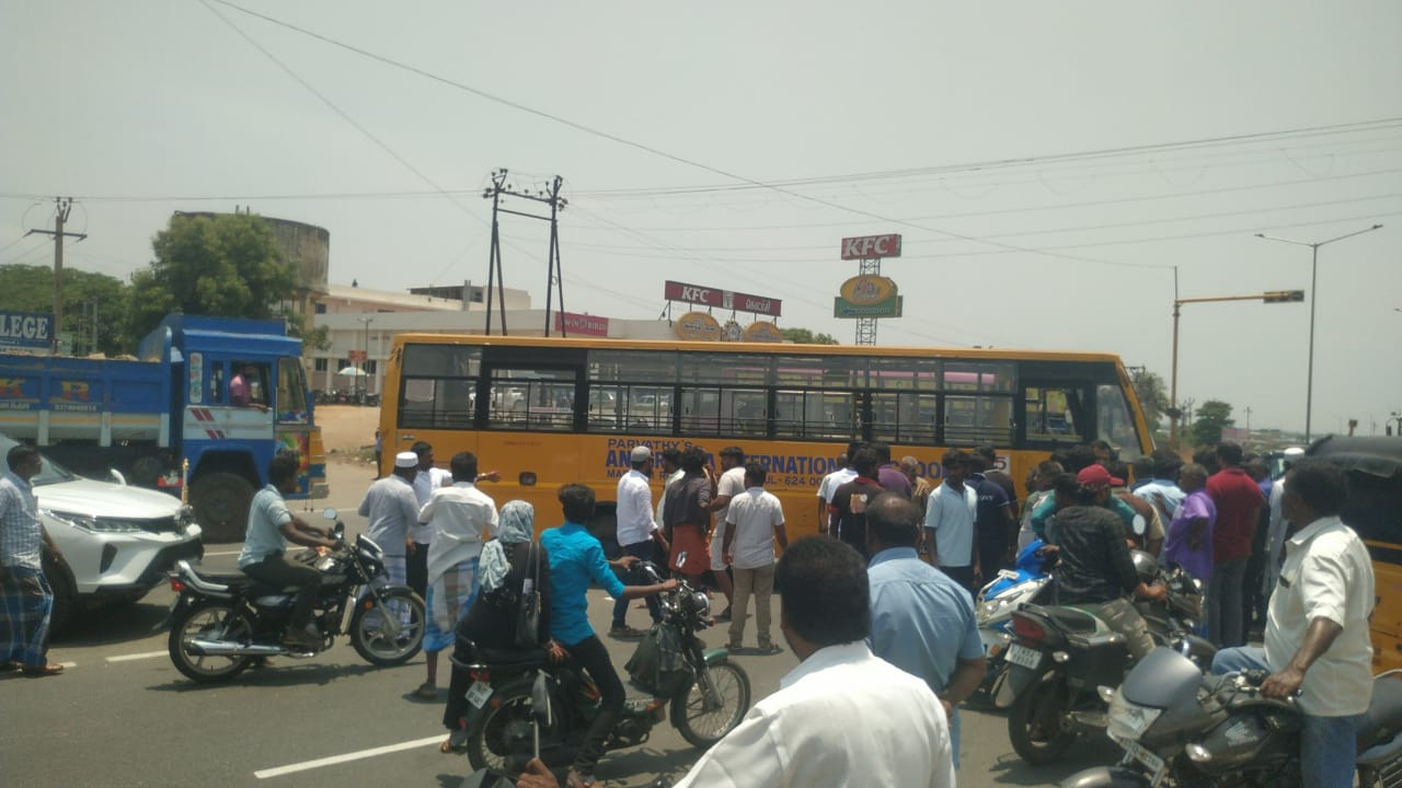 ஓட்டுநர் மீது தாக்குதல், போக்குவரத்து பாதிப்பு...!