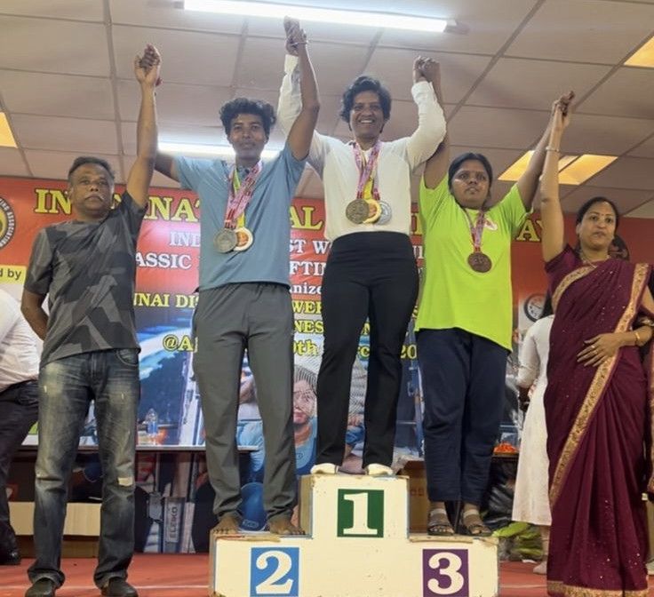 பெண்களுக்கான பளுதூக்கும் போட்டி....!!!