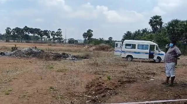 எரிந்த நிலையில் இளம்பெண் சடலம்...! பெரும் அச்சத்தில் மக்கள்...!