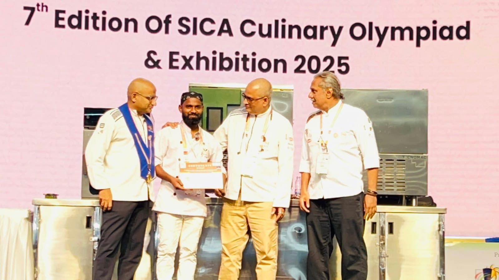 சர்வதேச சமையல் கலைஞர்களுக்கான போட்டியில் லண்டன்வாழ் தமிழருக்கு வெண்கலப் பதக்கம்