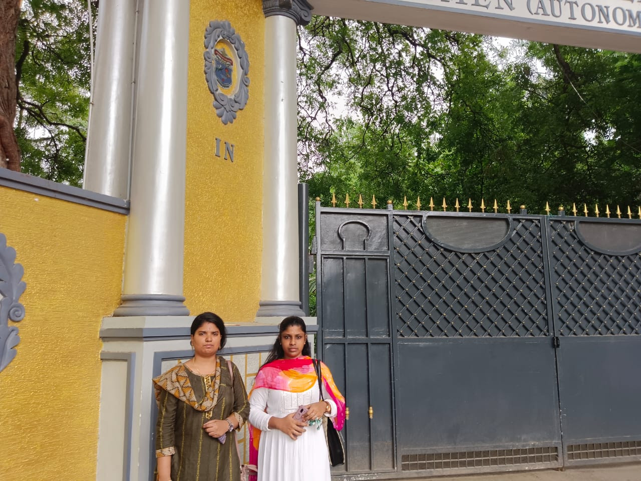 தமிழ்நாடு பப்ளிக் சர்வீஸ் கமிஷன் தேர்வு எழுத மாணவிகளுக்கு அனுமதி மறுப்பு...!!!